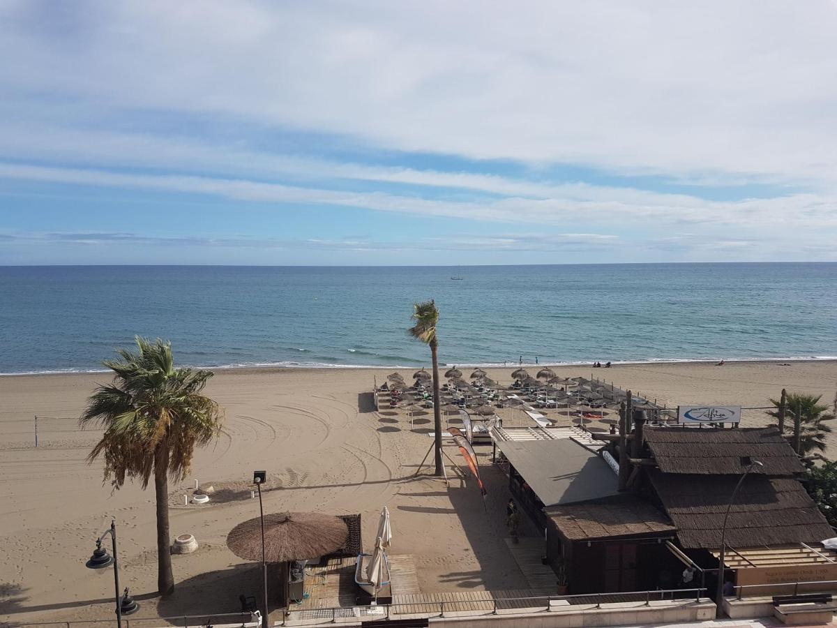 Apartamento en Primera Línea de Playa. Seis plazas. Estepona Exterior foto