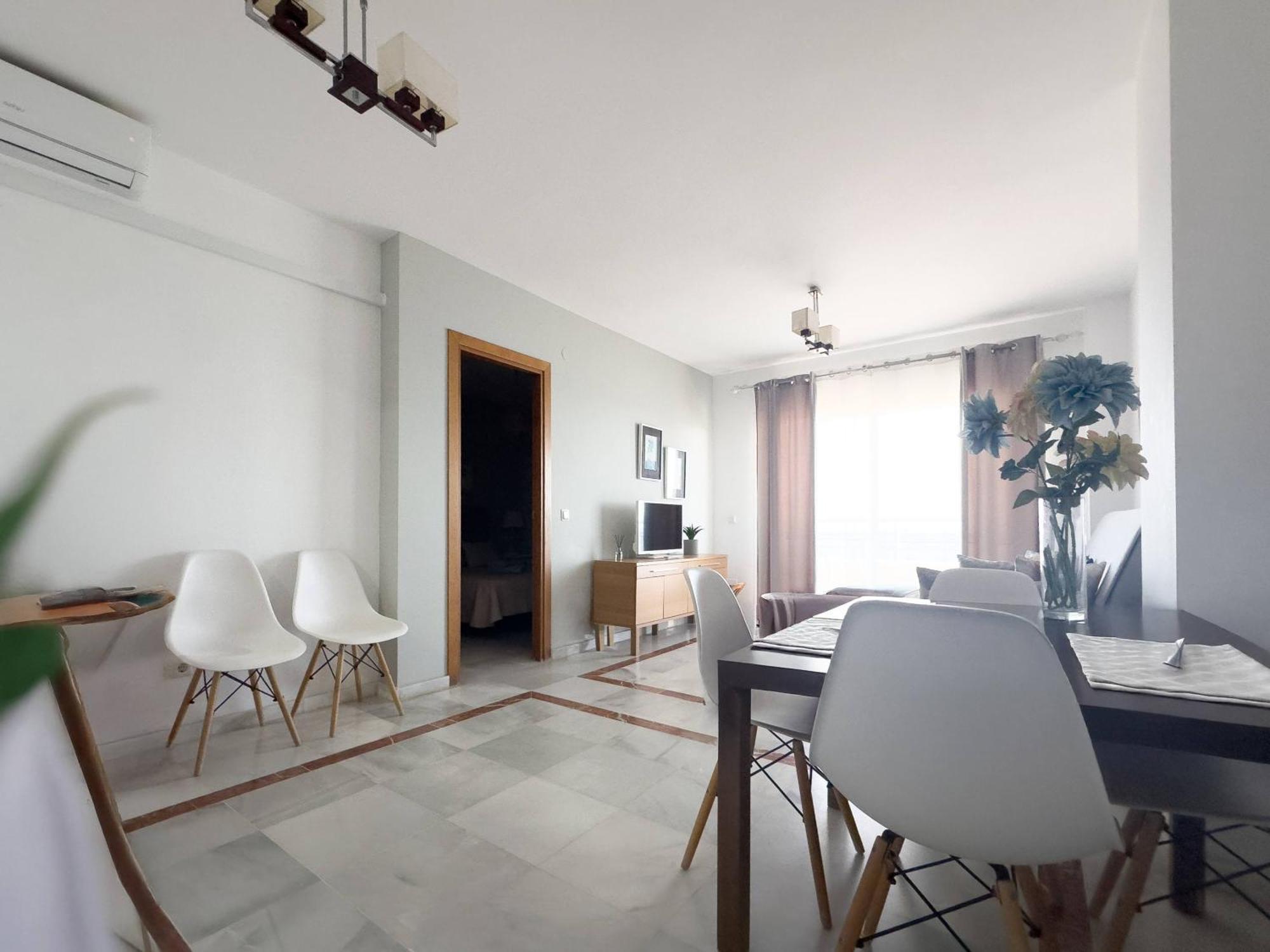 Apartamento en Primera Línea de Playa. Seis plazas. Estepona Exterior foto