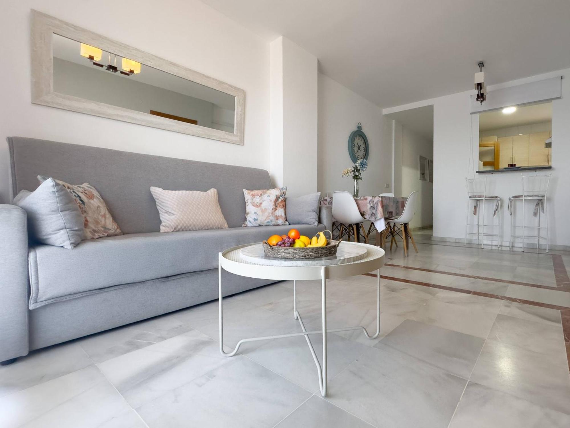 Apartamento en Primera Línea de Playa. Seis plazas. Estepona Exterior foto